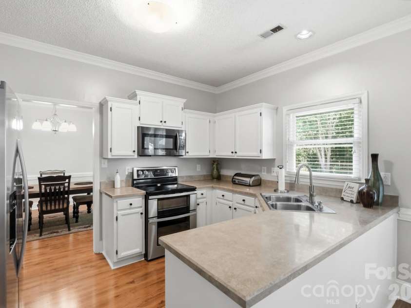 13315 Kintyre Court, Matthews, NC 28105.  MLS# CAR4409441, YatesRealty ID 43070. Kitchen