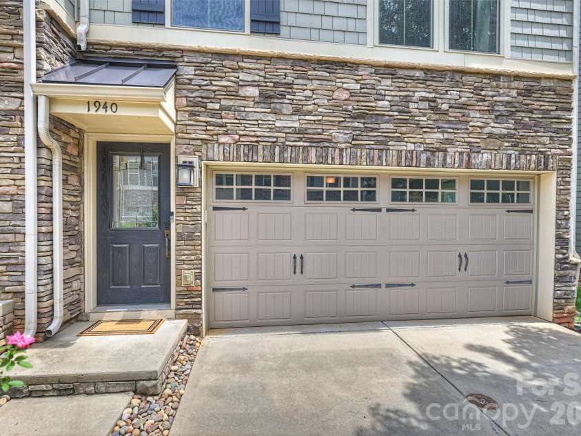 1940 Catkin Lane, Charlotte, NC 28205.  MLS# CAR4411056, YatesRealty ID 43077. 