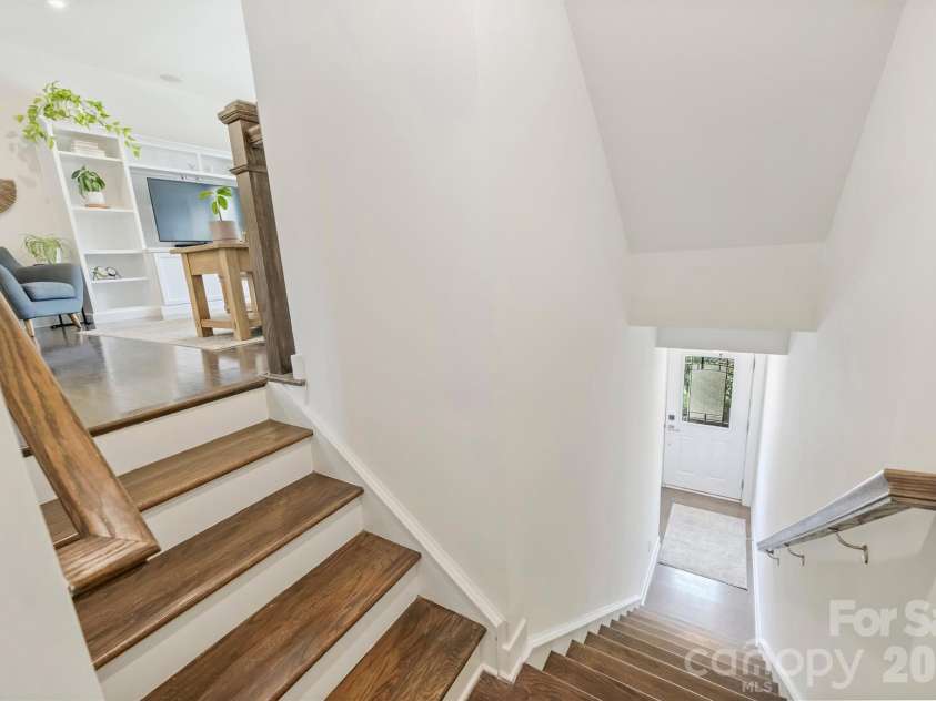 1940 Catkin Lane, Charlotte, NC 28205.  MLS# CAR4411056, YatesRealty ID 43077. 