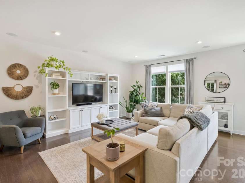1940 Catkin Lane, Charlotte, NC 28205.  MLS# CAR4411056, YatesRealty ID 43077. 