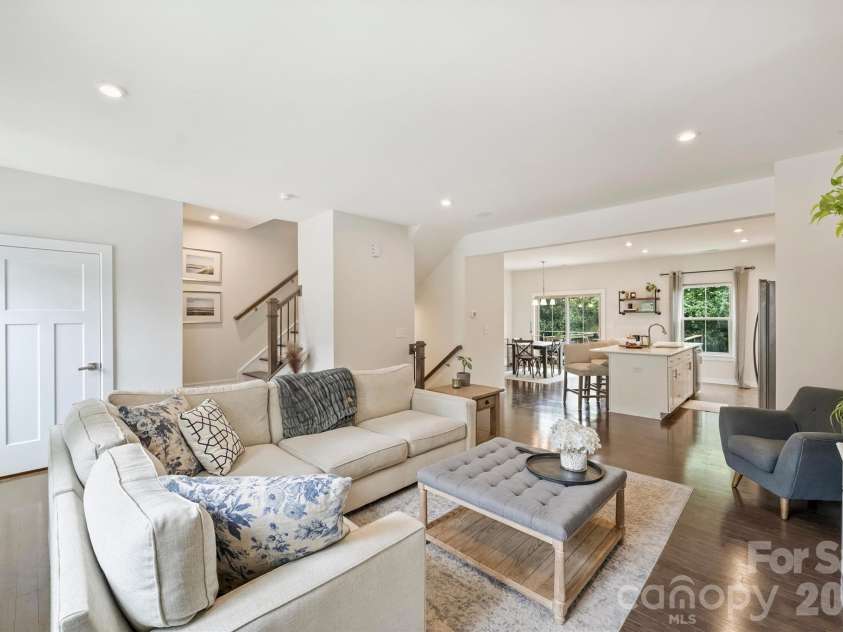 1940 Catkin Lane, Charlotte, NC 28205.  MLS# CAR4411056, YatesRealty ID 43077. 