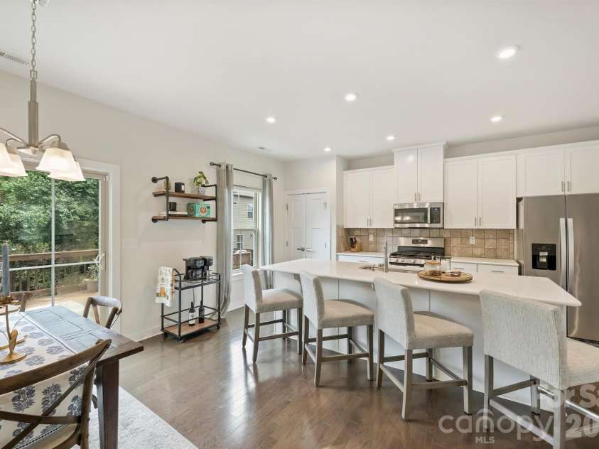 1940 Catkin Lane, Charlotte, NC 28205.  MLS# CAR4411056, YatesRealty ID 43077. 
