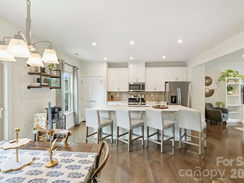1940 Catkin Lane, Charlotte, NC 28205.  MLS# CAR4411056, YatesRealty ID 43077. 