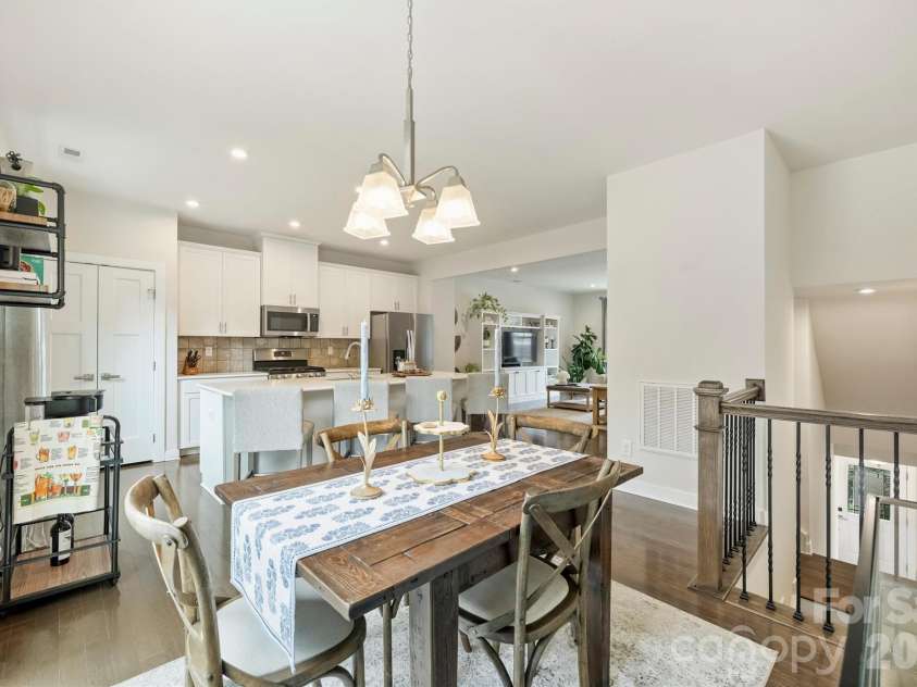 1940 Catkin Lane, Charlotte, NC 28205.  MLS# CAR4411056, YatesRealty ID 43077. 