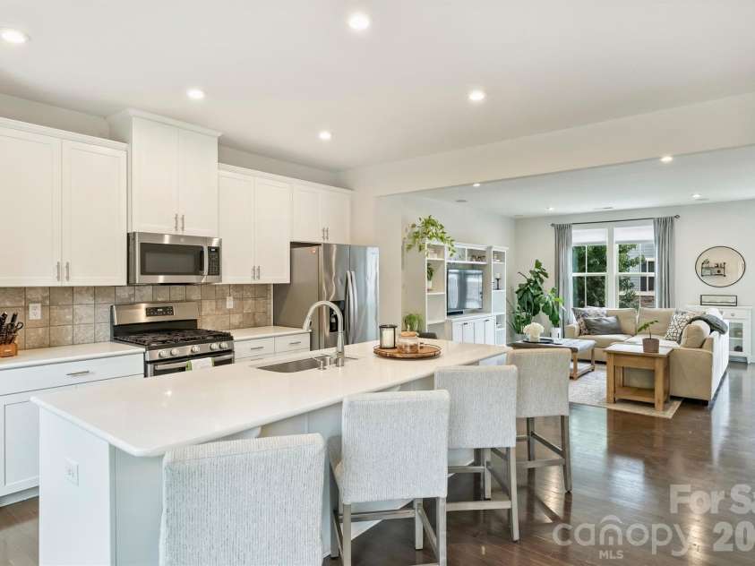 1940 Catkin Lane, Charlotte, NC 28205.  MLS# CAR4411056, YatesRealty ID 43077. 