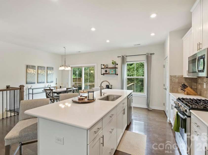 1940 Catkin Lane, Charlotte, NC 28205.  MLS# CAR4411056, YatesRealty ID 43077. 