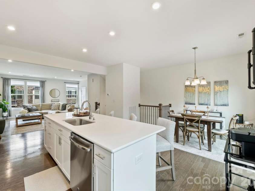 1940 Catkin Lane, Charlotte, NC 28205.  MLS# CAR4411056, YatesRealty ID 43077. 