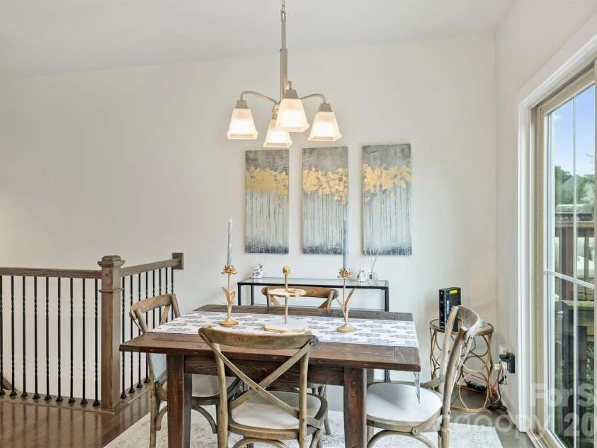 1940 Catkin Lane, Charlotte, NC 28205.  MLS# CAR4411056, YatesRealty ID 43077. 