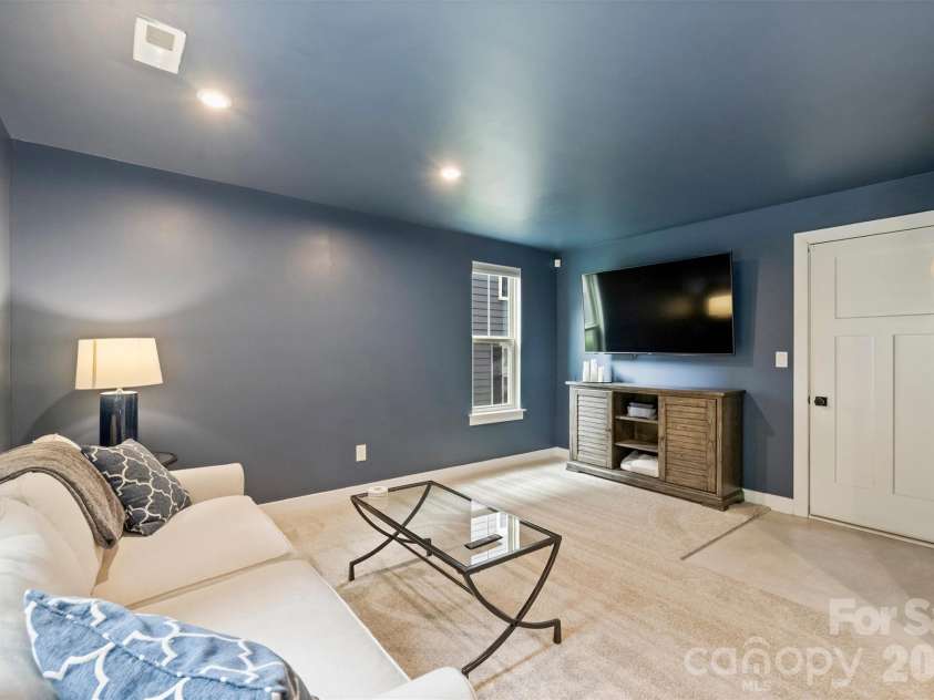 1940 Catkin Lane, Charlotte, NC 28205.  MLS# CAR4411056, YatesRealty ID 43077. 