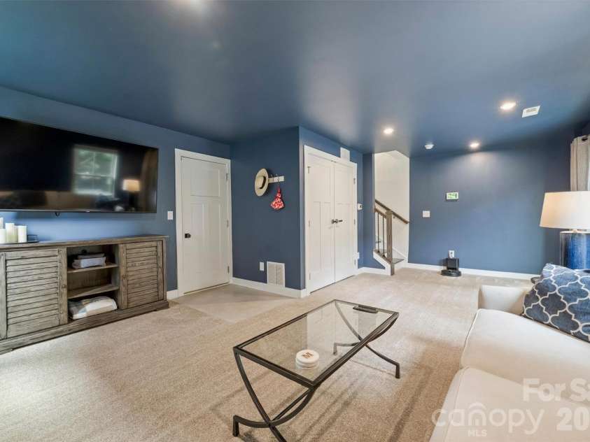1940 Catkin Lane, Charlotte, NC 28205.  MLS# CAR4411056, YatesRealty ID 43077. 