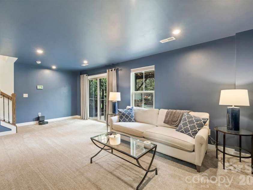 1940 Catkin Lane, Charlotte, NC 28205.  MLS# CAR4411056, YatesRealty ID 43077. 