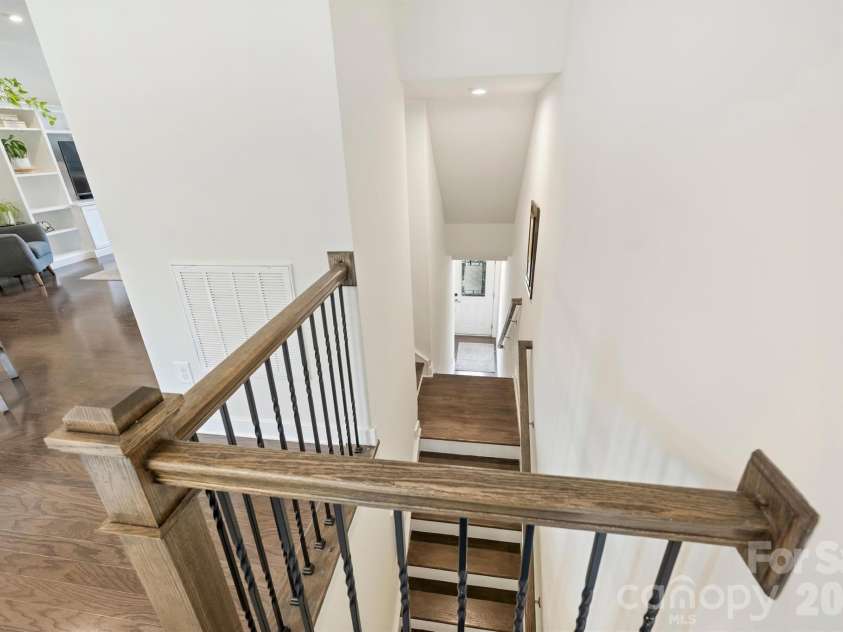 1940 Catkin Lane, Charlotte, NC 28205.  MLS# CAR4411056, YatesRealty ID 43077. 