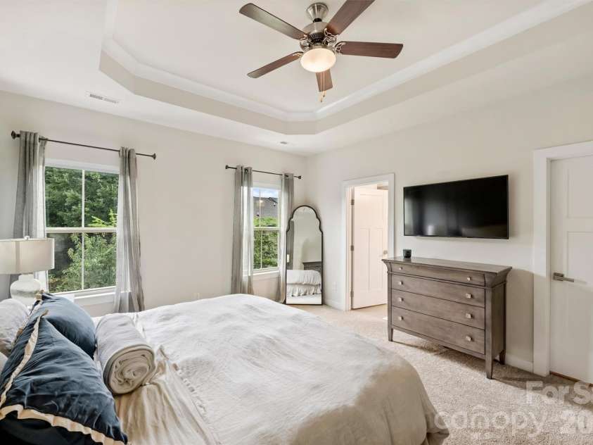 1940 Catkin Lane, Charlotte, NC 28205.  MLS# CAR4411056, YatesRealty ID 43077. 