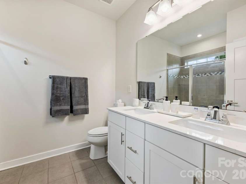 1940 Catkin Lane, Charlotte, NC 28205.  MLS# CAR4411056, YatesRealty ID 43077. 
