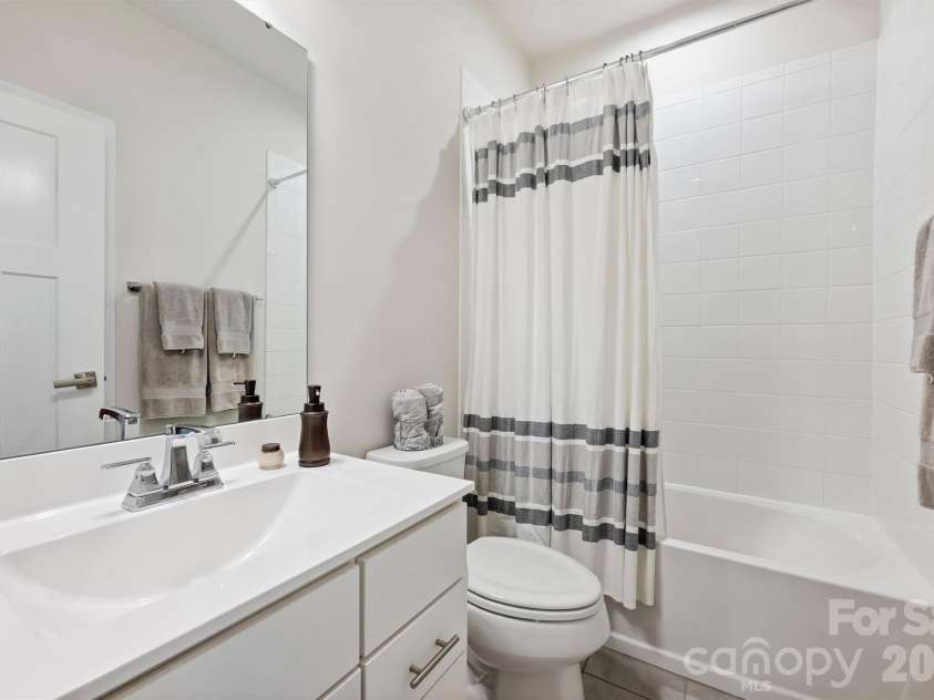1940 Catkin Lane, Charlotte, NC 28205.  MLS# CAR4411056, YatesRealty ID 43077. 