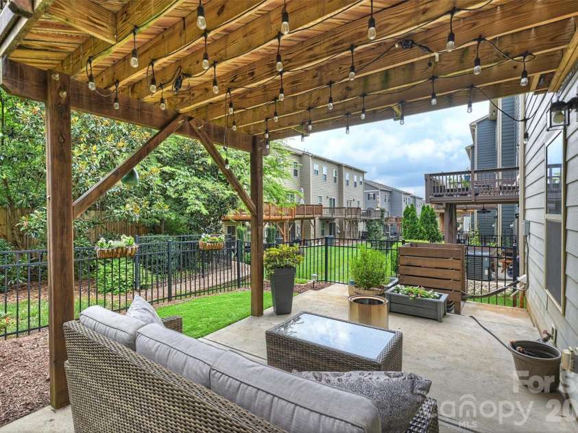 1940 Catkin Lane, Charlotte, NC 28205.  MLS# CAR4411056, YatesRealty ID 43077. 