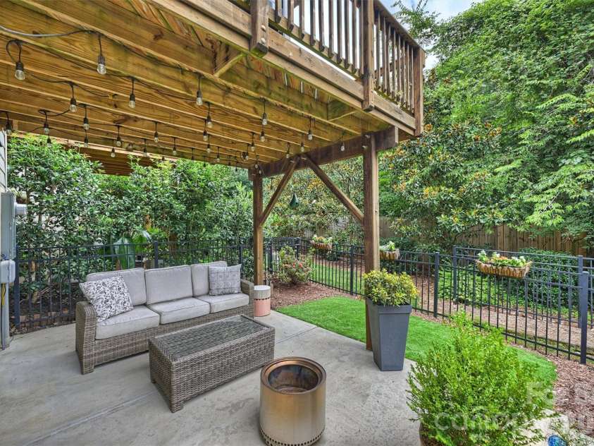 1940 Catkin Lane, Charlotte, NC 28205.  MLS# CAR4411056, YatesRealty ID 43077. 