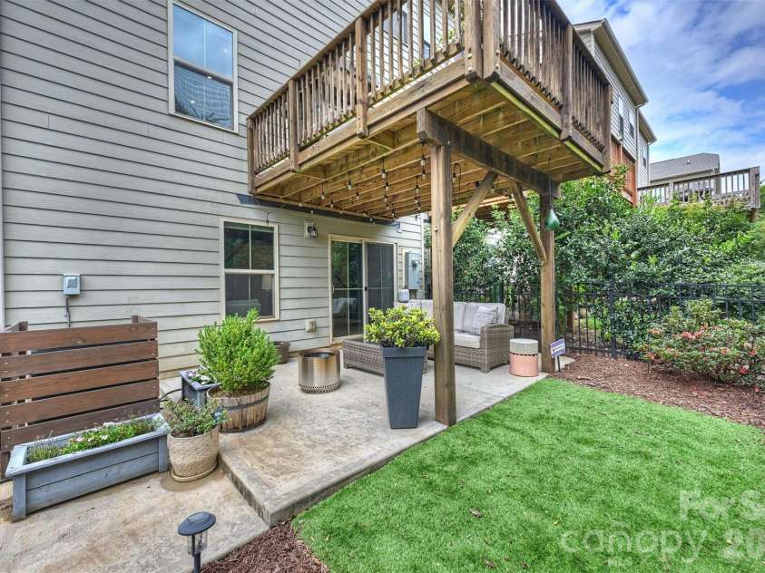 1940 Catkin Lane, Charlotte, NC 28205.  MLS# CAR4411056, YatesRealty ID 43077. 