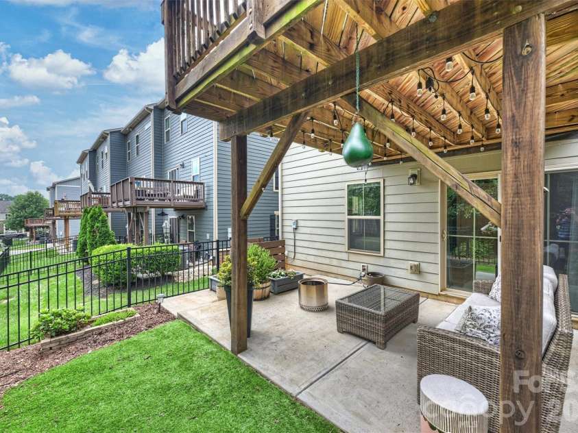 1940 Catkin Lane, Charlotte, NC 28205.  MLS# CAR4411056, YatesRealty ID 43077. 