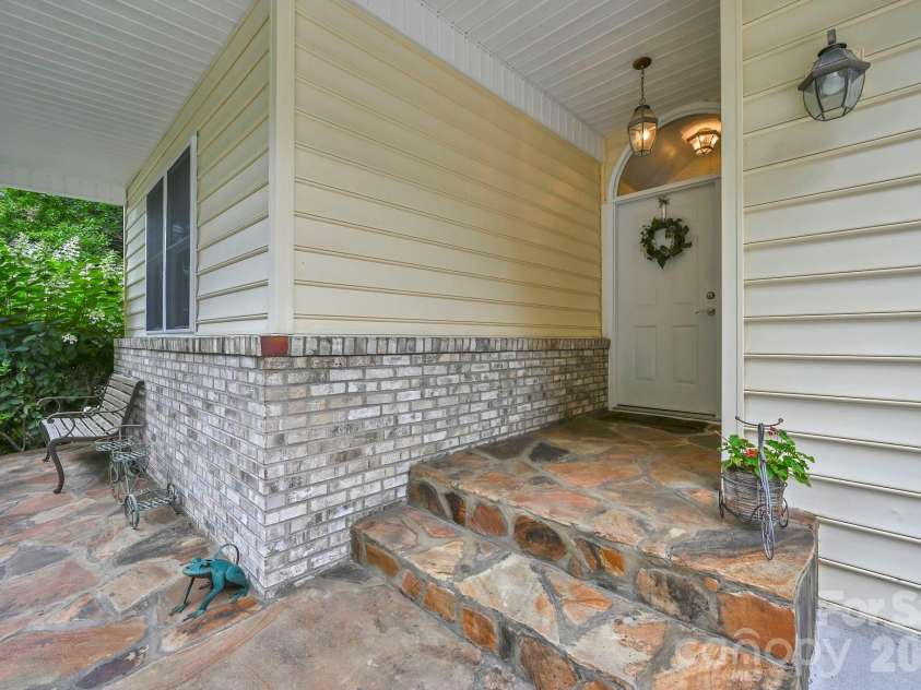 230 Carriage Summitt Way, Hendersonville, NC 28791.  MLS# CAR4408861, YatesRealty ID 43079. 