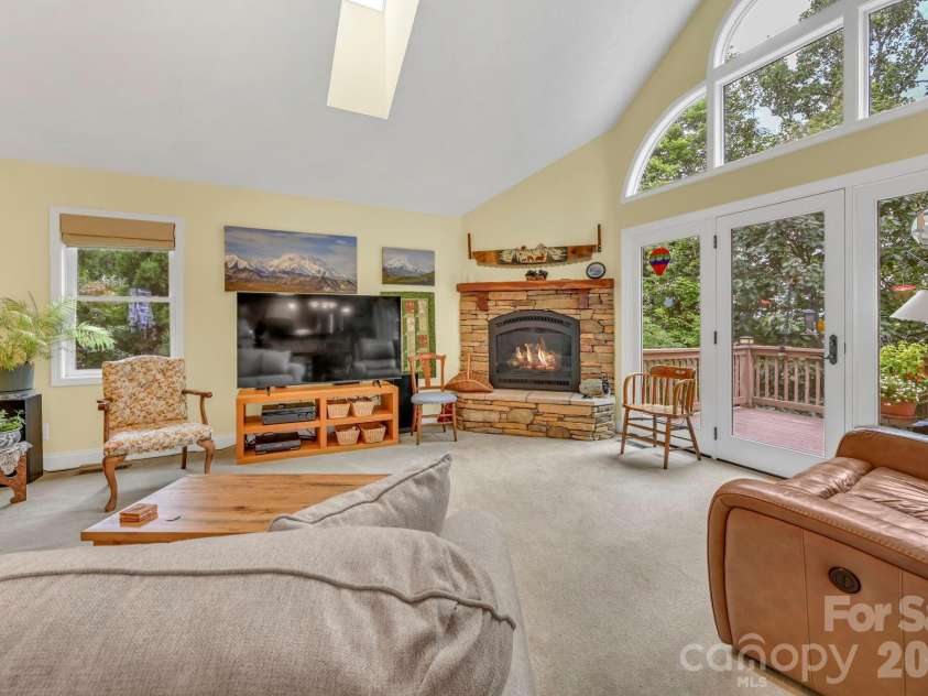 230 Carriage Summitt Way, Hendersonville, NC 28791.  MLS# CAR4408861, YatesRealty ID 43079. 