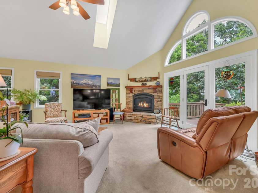 230 Carriage Summitt Way, Hendersonville, NC 28791.  MLS# CAR4408861, YatesRealty ID 43079. 