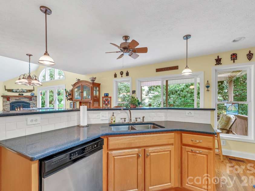 230 Carriage Summitt Way, Hendersonville, NC 28791.  MLS# CAR4408861, YatesRealty ID 43079. 