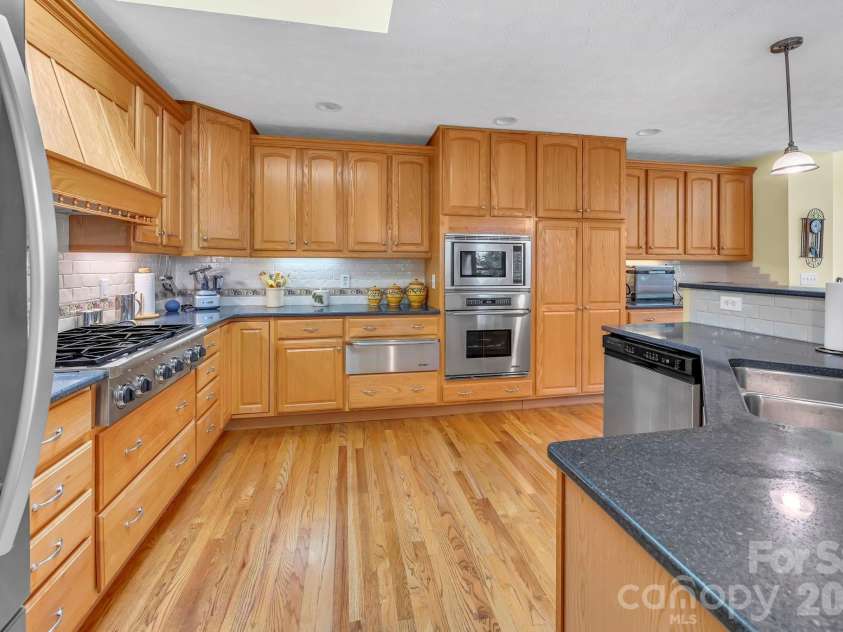 230 Carriage Summitt Way, Hendersonville, NC 28791.  MLS# CAR4408861, YatesRealty ID 43079. 