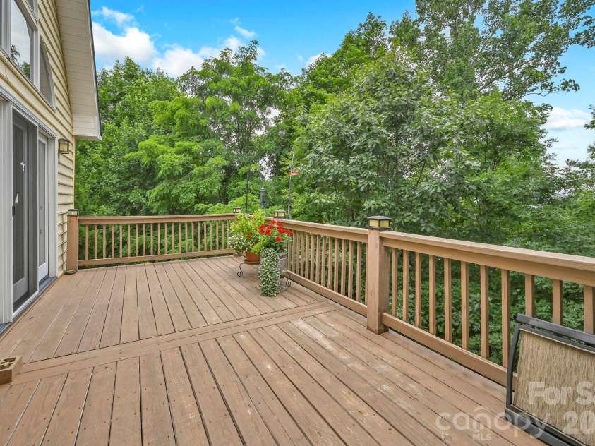 230 Carriage Summitt Way, Hendersonville, NC 28791.  MLS# CAR4408861, YatesRealty ID 43079. 