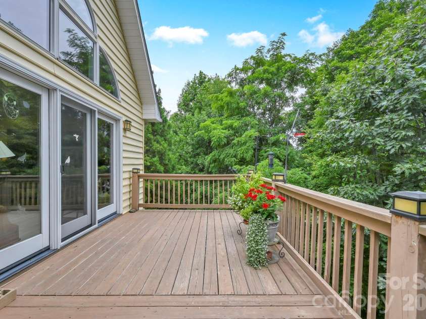 230 Carriage Summitt Way, Hendersonville, NC 28791.  MLS# CAR4408861, YatesRealty ID 43079. 