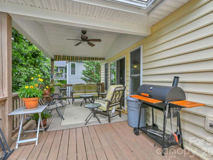 230 Carriage Summitt Way, Hendersonville, NC 28791.  MLS# CAR4408861, YatesRealty ID 43079. 