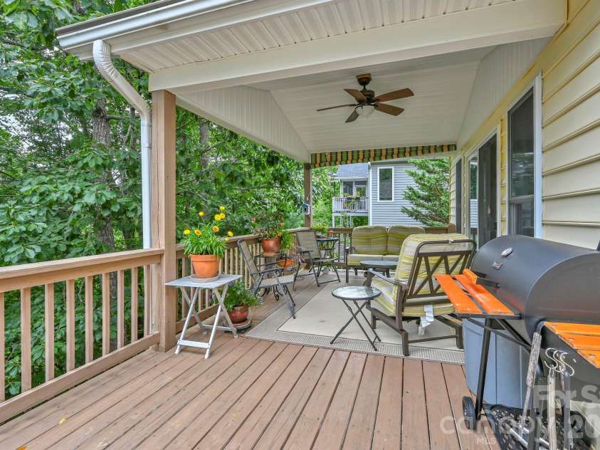 230 Carriage Summitt Way, Hendersonville, NC 28791.  MLS# CAR4408861, YatesRealty ID 43079. 