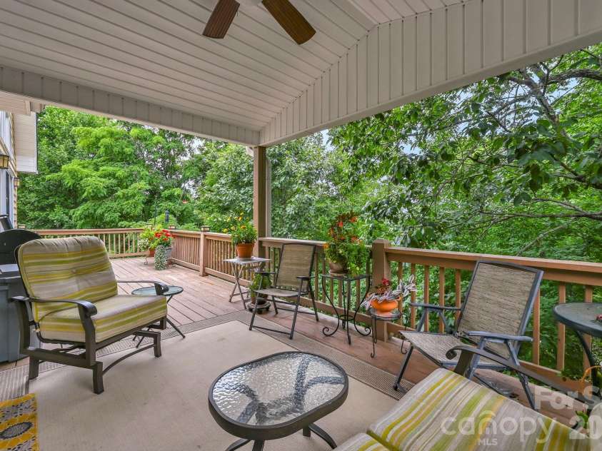 230 Carriage Summitt Way, Hendersonville, NC 28791.  MLS# CAR4408861, YatesRealty ID 43079. 