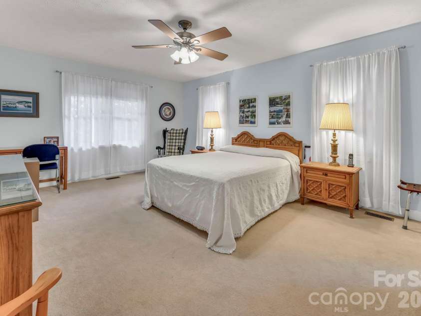 230 Carriage Summitt Way, Hendersonville, NC 28791.  MLS# CAR4408861, YatesRealty ID 43079. 