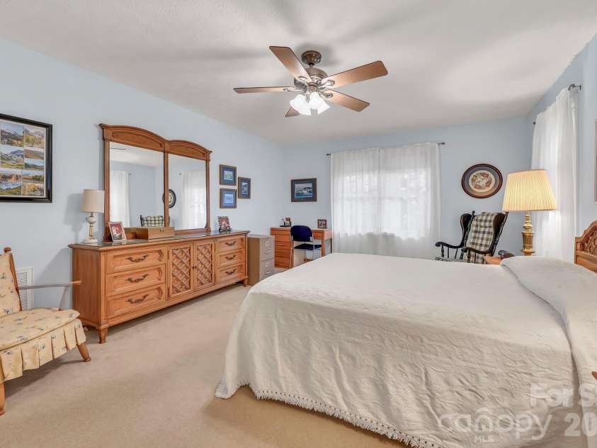 230 Carriage Summitt Way, Hendersonville, NC 28791.  MLS# CAR4408861, YatesRealty ID 43079. 