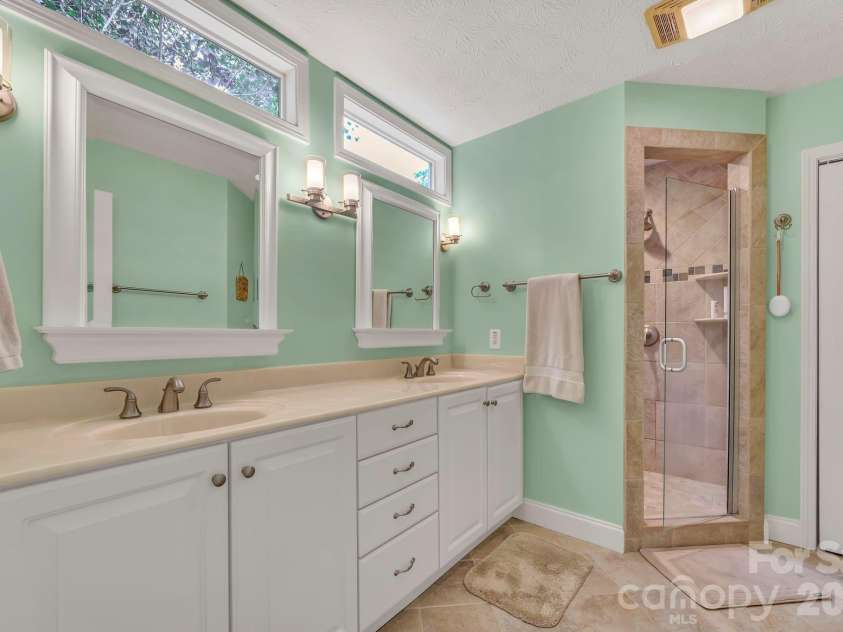 230 Carriage Summitt Way, Hendersonville, NC 28791.  MLS# CAR4408861, YatesRealty ID 43079. 