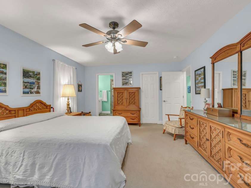 230 Carriage Summitt Way, Hendersonville, NC 28791.  MLS# CAR4408861, YatesRealty ID 43079. 