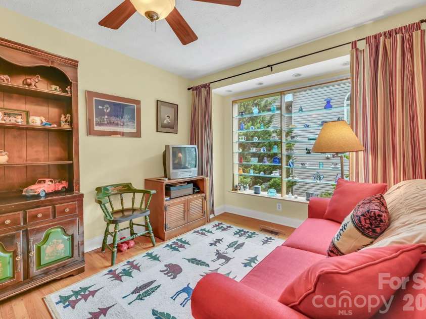 230 Carriage Summitt Way, Hendersonville, NC 28791.  MLS# CAR4408861, YatesRealty ID 43079. 