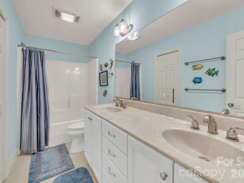 230 Carriage Summitt Way, Hendersonville, NC 28791.  MLS# CAR4408861, YatesRealty ID 43079. 
