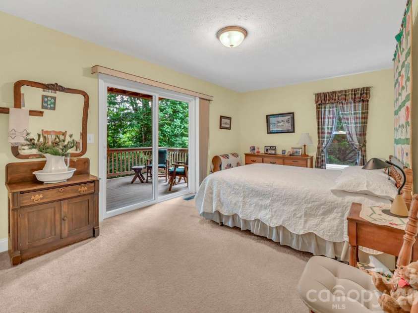 230 Carriage Summitt Way, Hendersonville, NC 28791.  MLS# CAR4408861, YatesRealty ID 43079. 