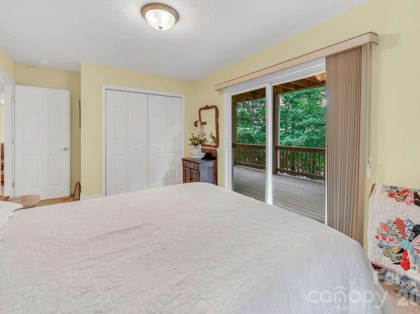230 Carriage Summitt Way, Hendersonville, NC 28791.  MLS# CAR4408861, YatesRealty ID 43079. 