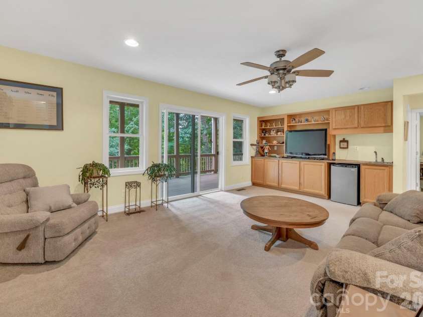 230 Carriage Summitt Way, Hendersonville, NC 28791.  MLS# CAR4408861, YatesRealty ID 43079. 