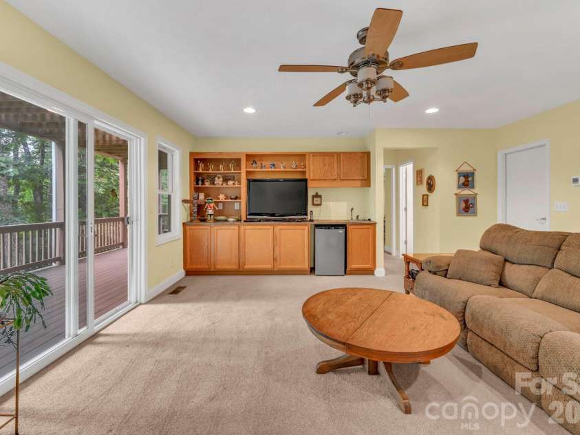 230 Carriage Summitt Way, Hendersonville, NC 28791.  MLS# CAR4408861, YatesRealty ID 43079. 