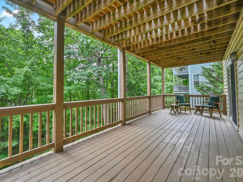 230 Carriage Summitt Way, Hendersonville, NC 28791.  MLS# CAR4408861, YatesRealty ID 43079. 