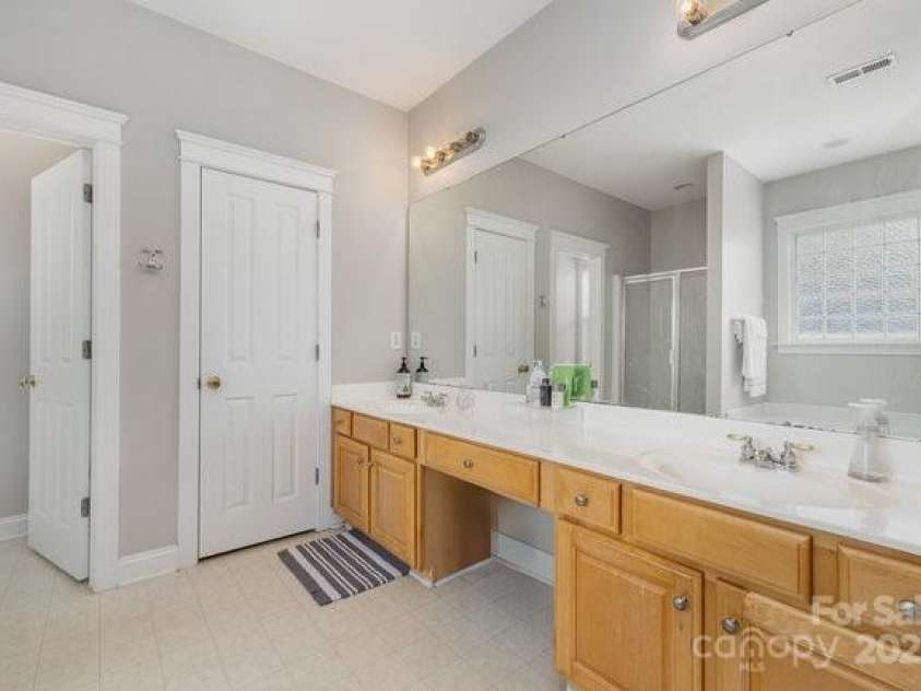 10802 Tradition View Drive, Charlotte, NC 28269.  MLS# CAR4234675, YatesRealty ID 4308. 