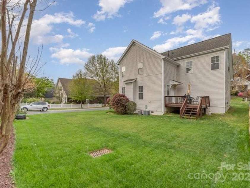 10802 Tradition View Drive, Charlotte, NC 28269.  MLS# CAR4234675, YatesRealty ID 4308. 