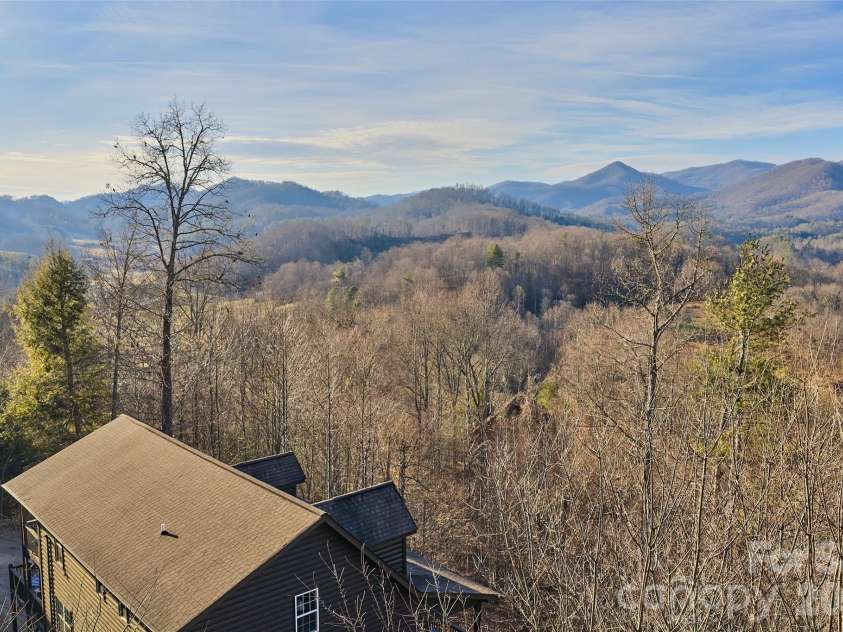 263 Pinnacle Drive, Burnsville, NC 28714.  MLS# CAR4341549, YatesRealty ID 4308. 