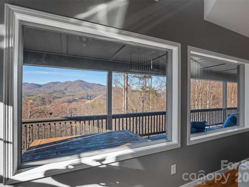 263 Pinnacle Drive, Burnsville, NC 28714.  MLS# CAR4341549, YatesRealty ID 4308. 