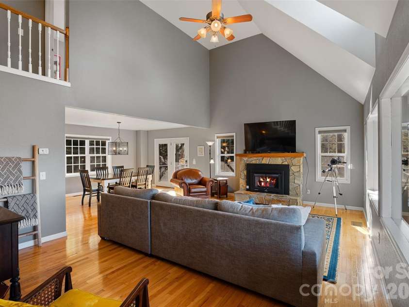 263 Pinnacle Drive, Burnsville, NC 28714.  MLS# CAR4341549, YatesRealty ID 4308. 