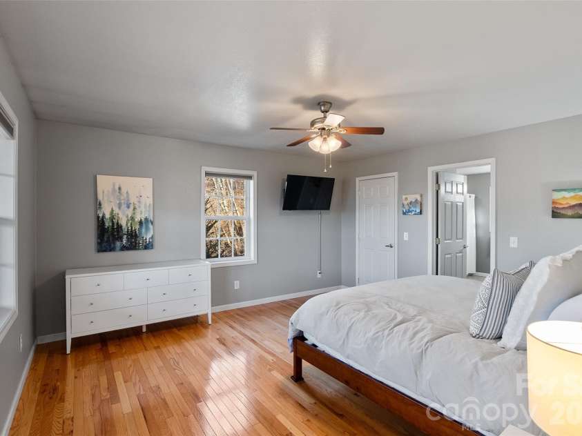 263 Pinnacle Drive, Burnsville, NC 28714.  MLS# CAR4341549, YatesRealty ID 4308. 